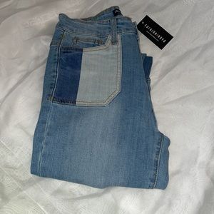 NWT Fashion Nova 3 Missed Calls Light Wash Skinny Jeans (Size 5)